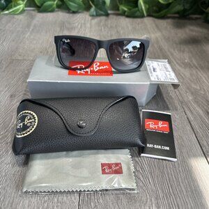 Ray-Ban Justin Matte Black Frame Light Grey Gradient Dark Grey RB4165 601/ 8g 54